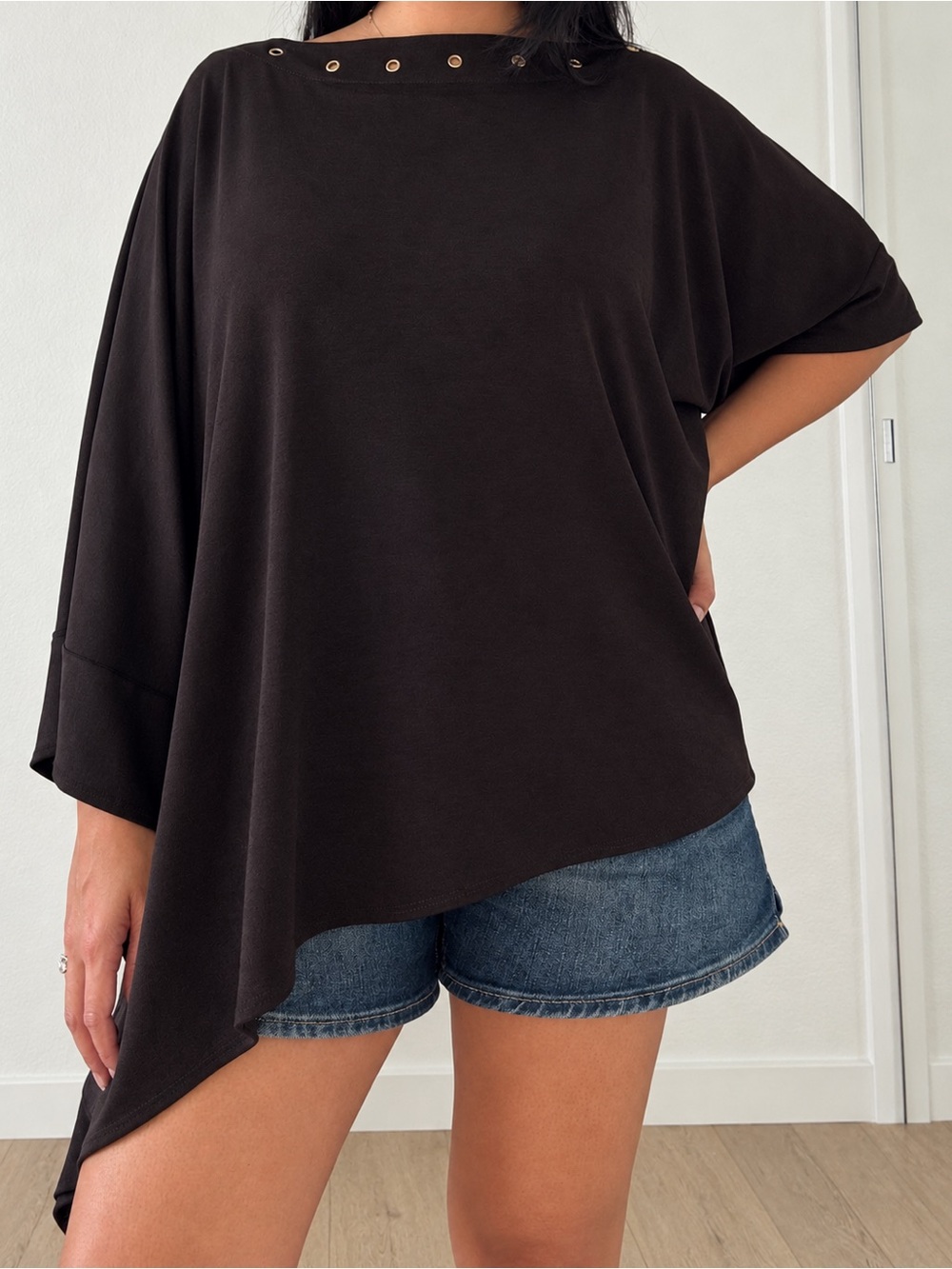 Chico’s Travelers Vintage boho minimalist Y2K 90s Brown asymmetrical top